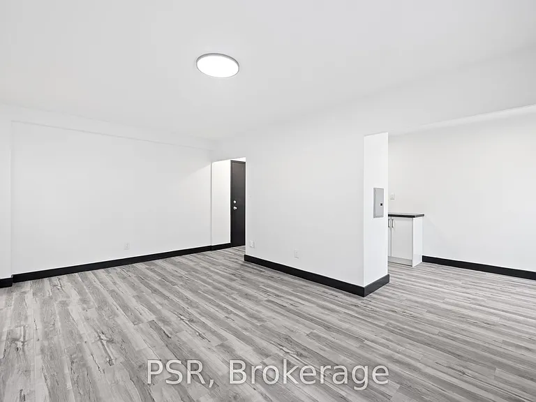 600 Eglinton Ave W #209 — Photo 3