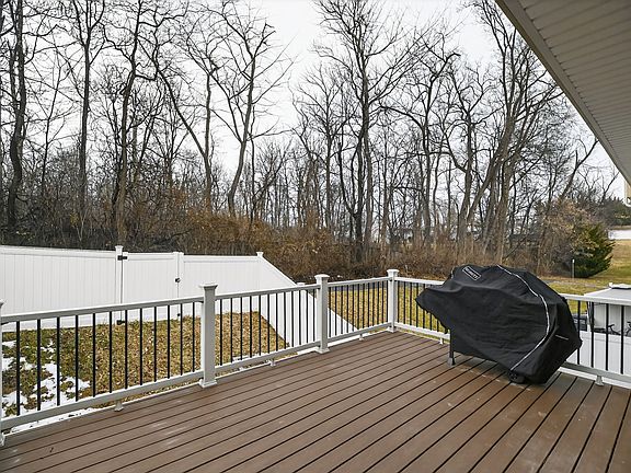 3rd image of 238 Sage Cir