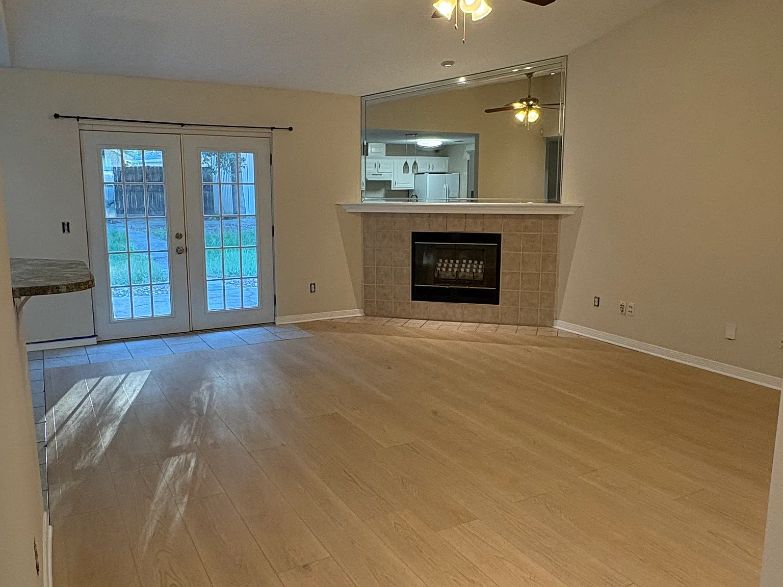4 bed, 2076 sqft, $2,100 — Photo 3