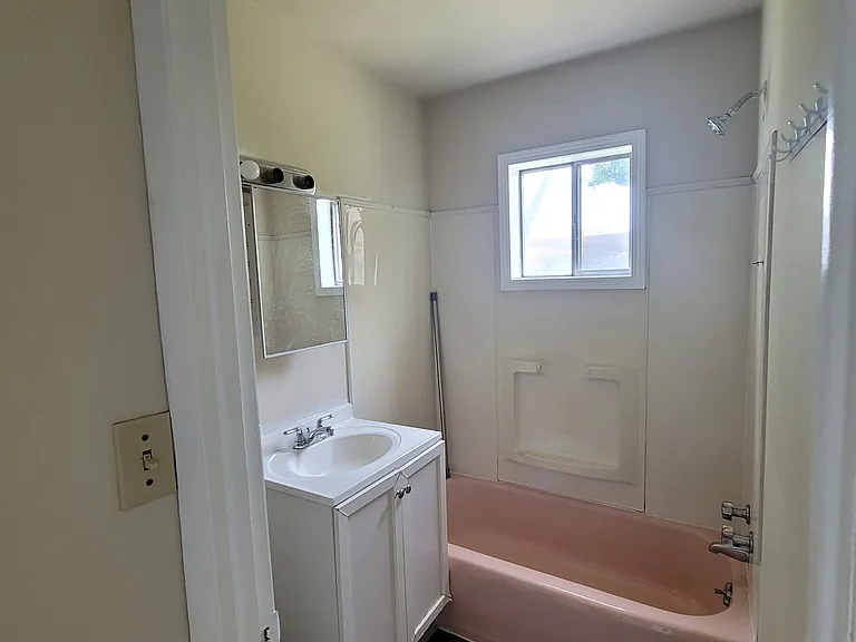 824 Tombler St — Photo 2