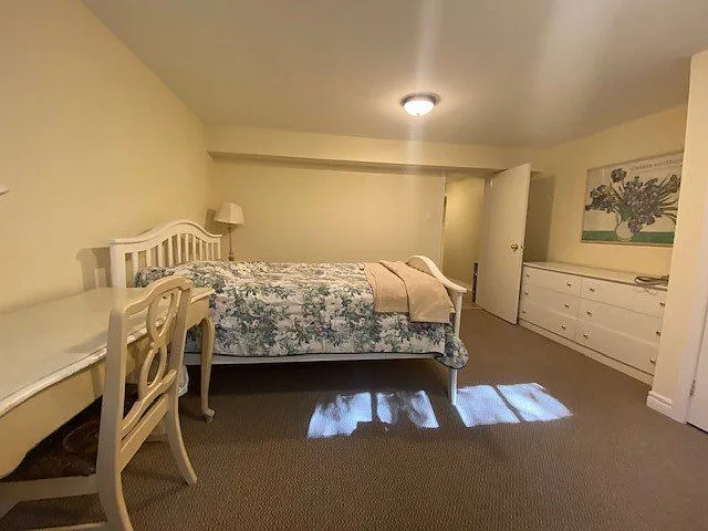 Major Mackenzie Dr W — Photo 1