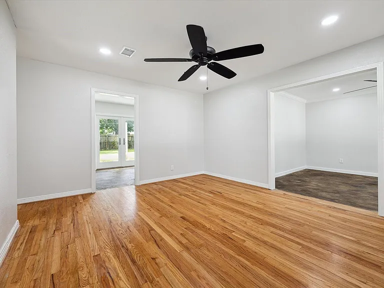 522 Barkley St — Photo 3