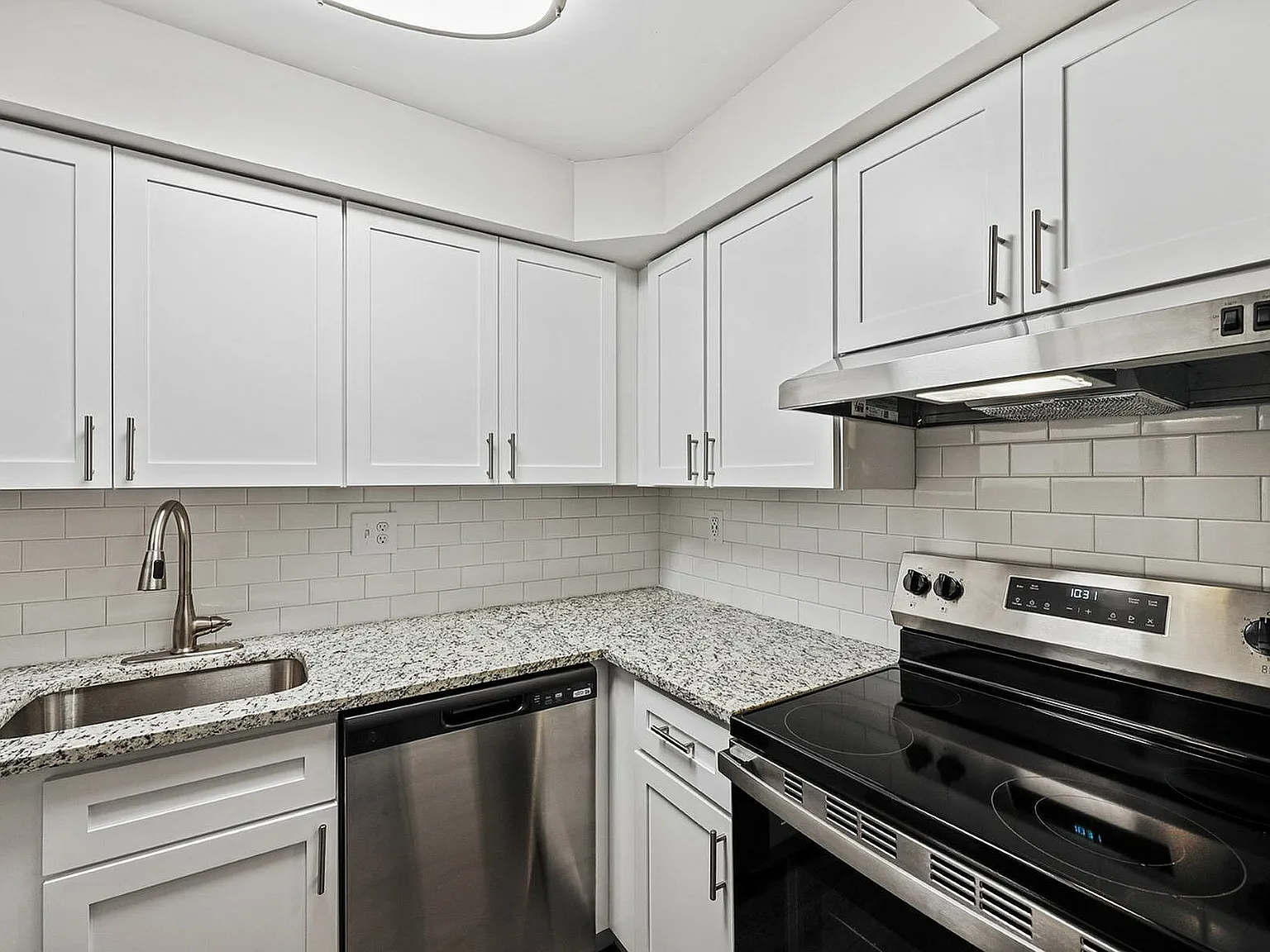 Beacon Pointe Apartments and Townhomes — Photo 2