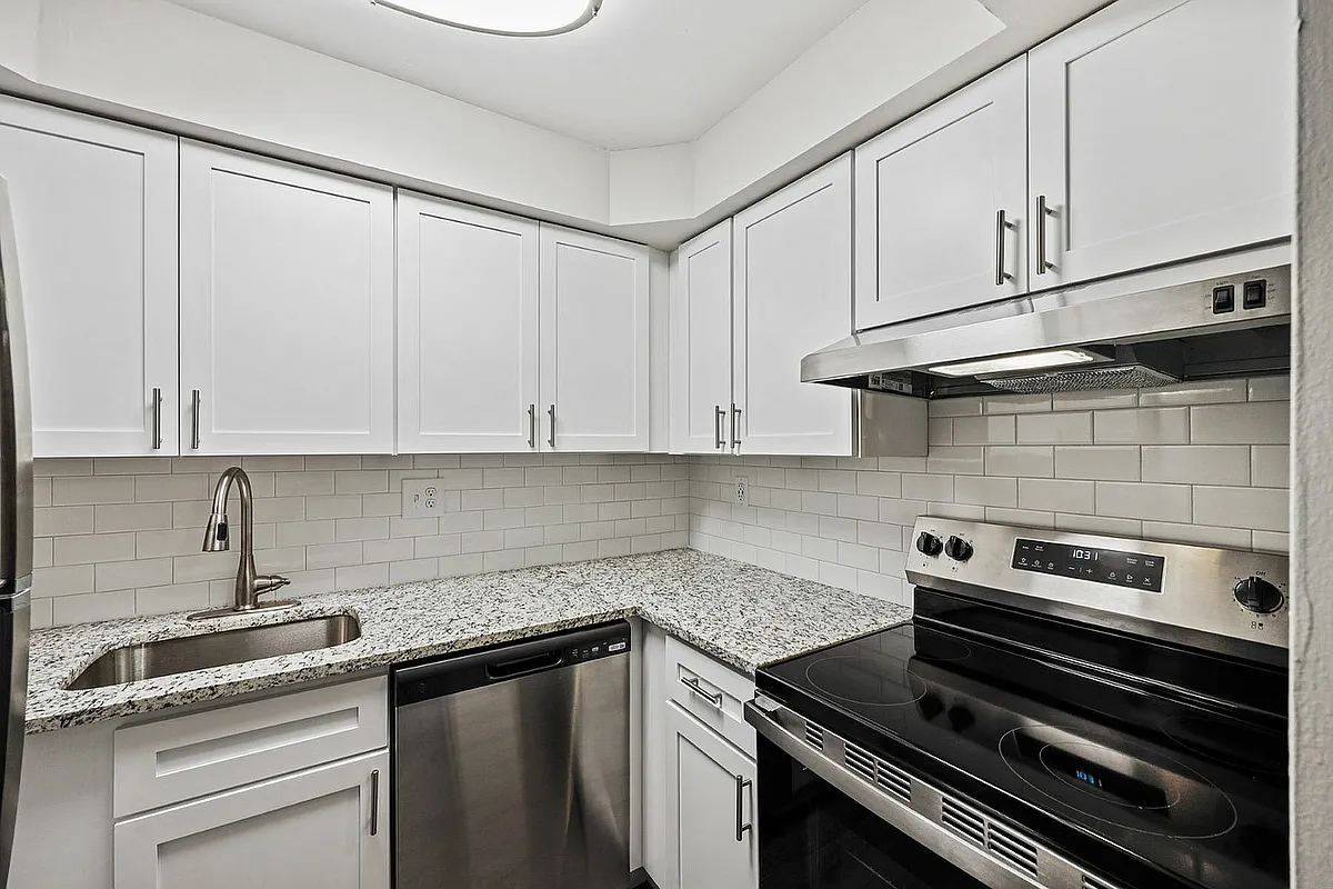 Experience culinary excellence in this modern kitchen featuring premium finishes. - Beacon Pointe Apartments and Townhomes