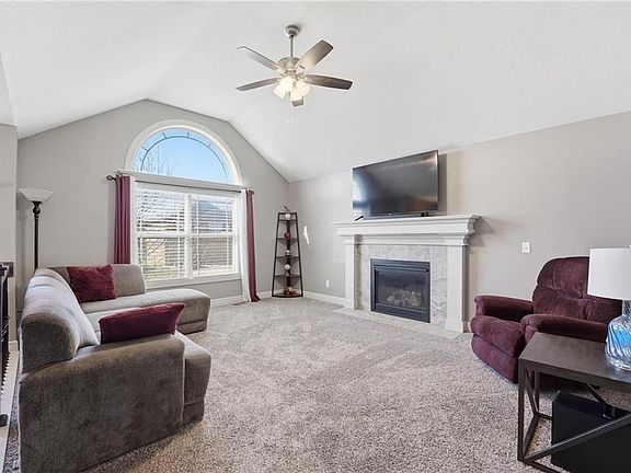 4th image of 601 Crestridge Dr