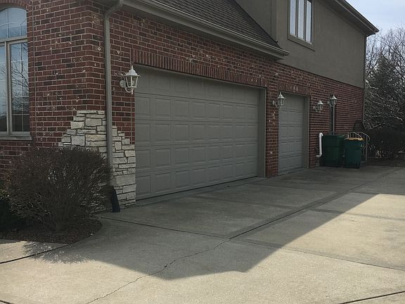 3 car side load garage