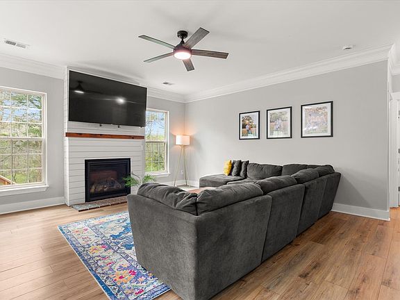 2nd image of 10 Birchall Ln