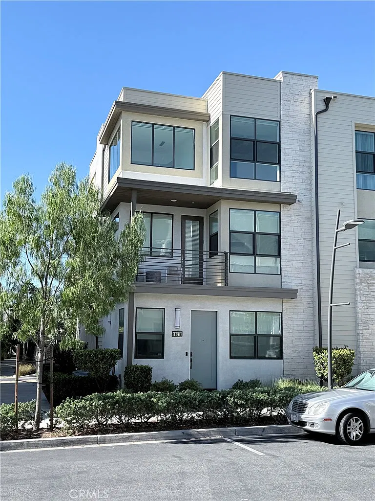 2 bed, 2.5 bath, 1277 sqft, $2,950 — Photo 1