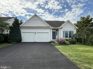 2 Greystone Ln, Gordonville, PA 17529