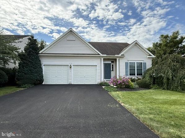 2 Greystone Ln