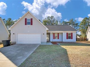 623 Cypress Pond Dr, Hope Mills, NC 28348