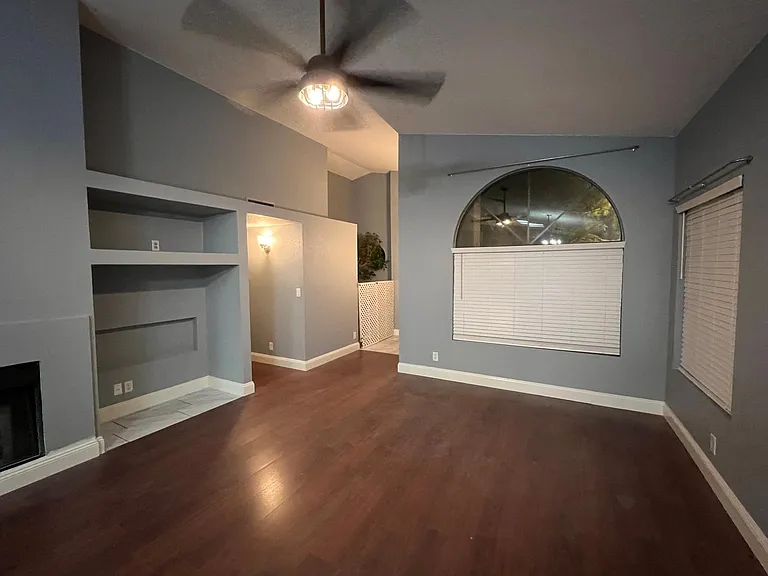 862 E Hearne Way — Photo 3
