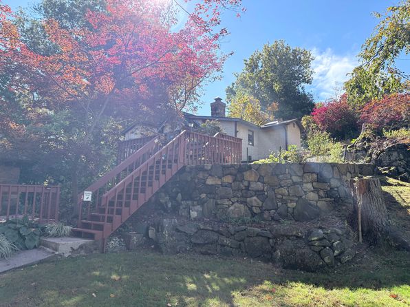 284 Waccabuc Rd APT 1