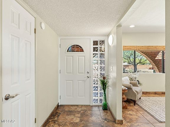 3rd image of 4521 N Meadow Ln