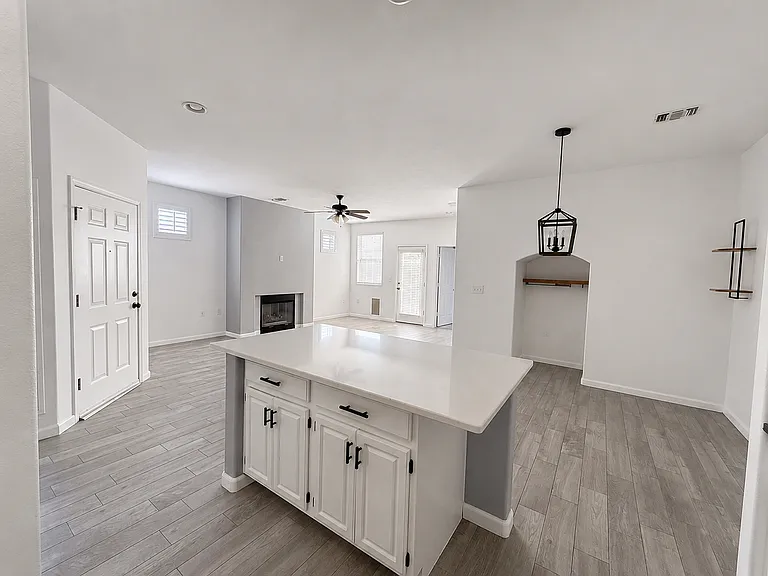 3221 N 37th St #15 — Photo 11