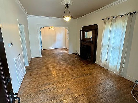 3rd image of 1318 Grainger Ave