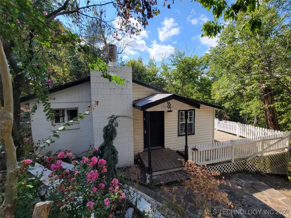 385 Twin Hills Rd, Locust Grove, OK 74352