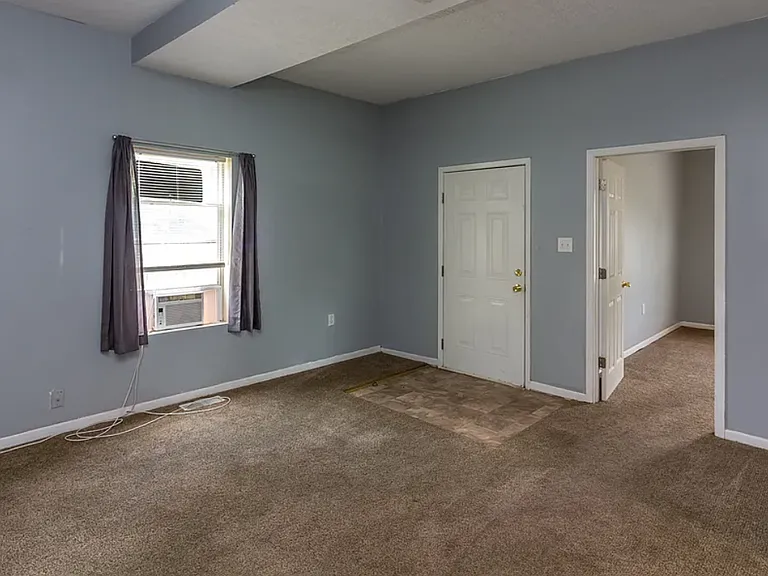 2808 W 10th St — Photo 6
