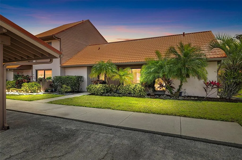 2 bed, 2.0 bath, 1374 sqft, $1,850 — Photo 3