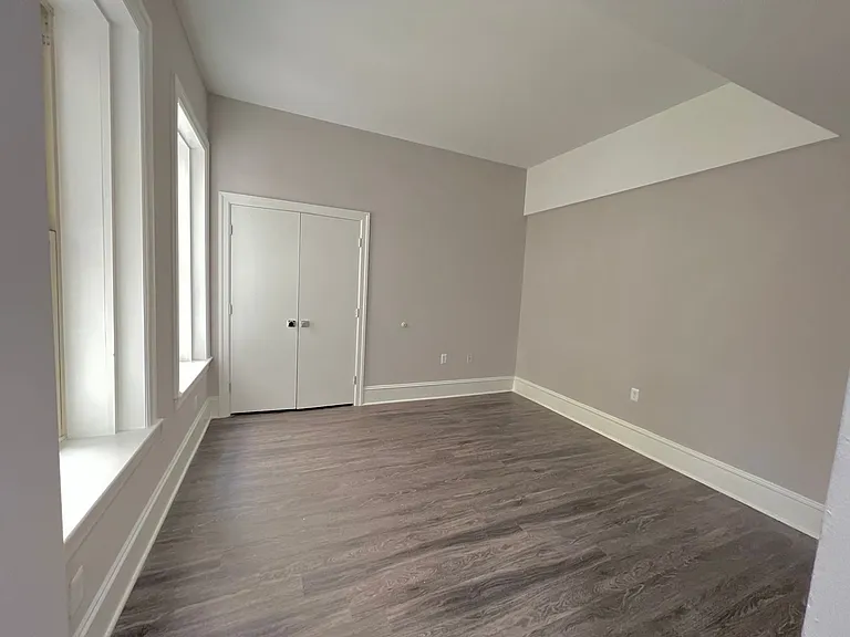 306 W Franklin — Photo 11