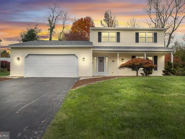 2417 Clover Dr, Mechanicsburg, PA 17055