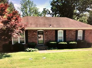 1000 Harmony Landing Rd, Goshen, KY 40026