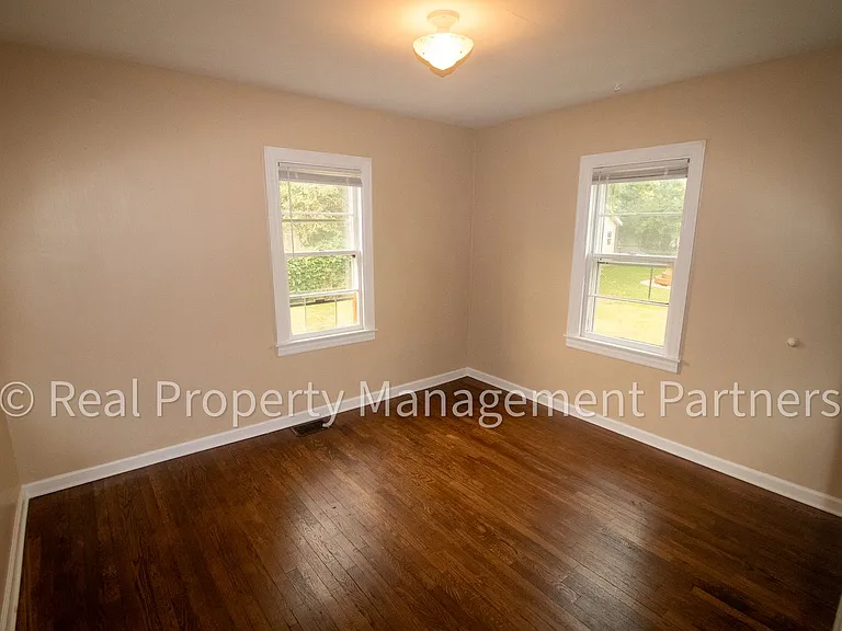 772 Hubbard St NE — Photo 12