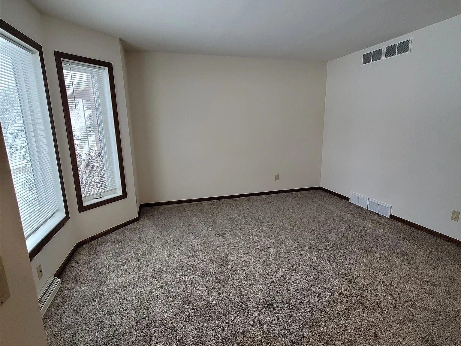 3 bed, 2.5 bath, 1850 sqft, $2,700 — Photo 3