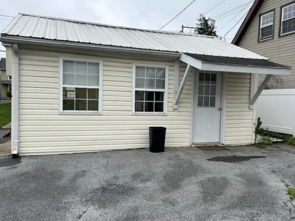 27 N Walnut St #B, Hummelstown, PA 17036