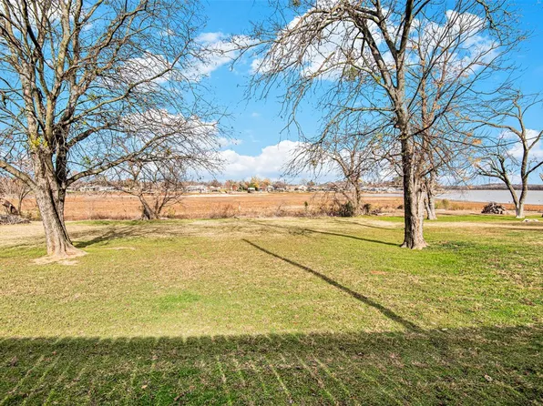 7062 Rucker St, Azle, TX 76020