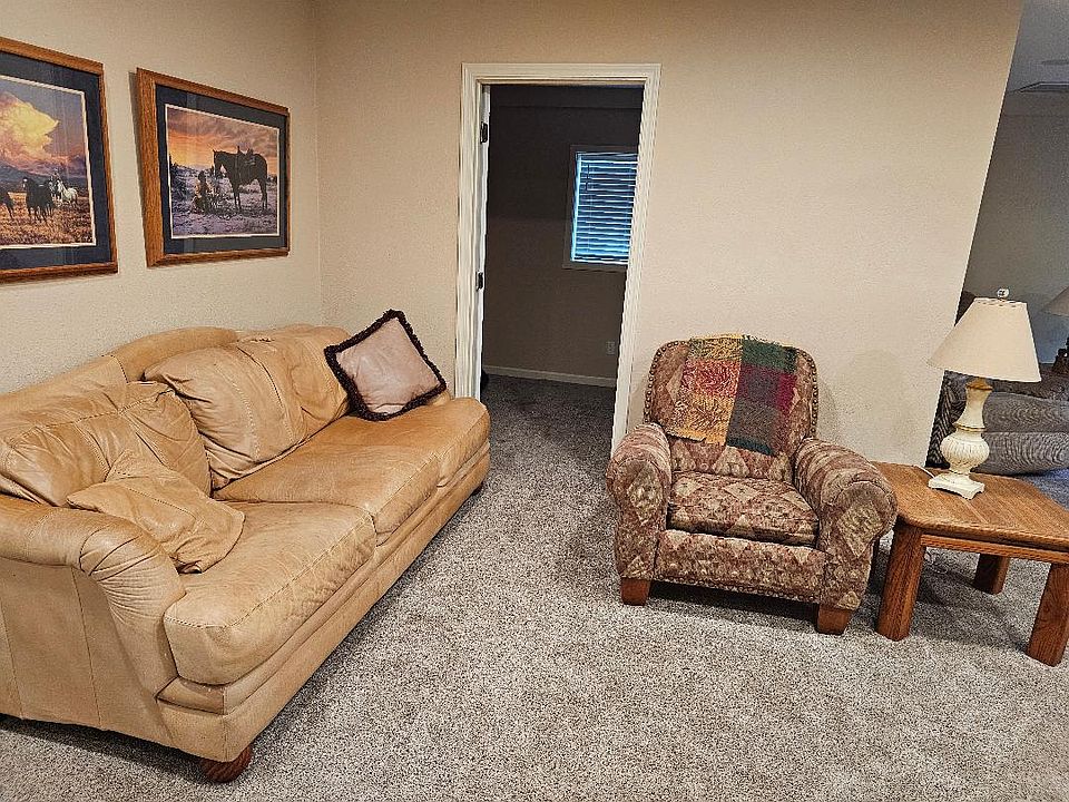 Bedroom/living area