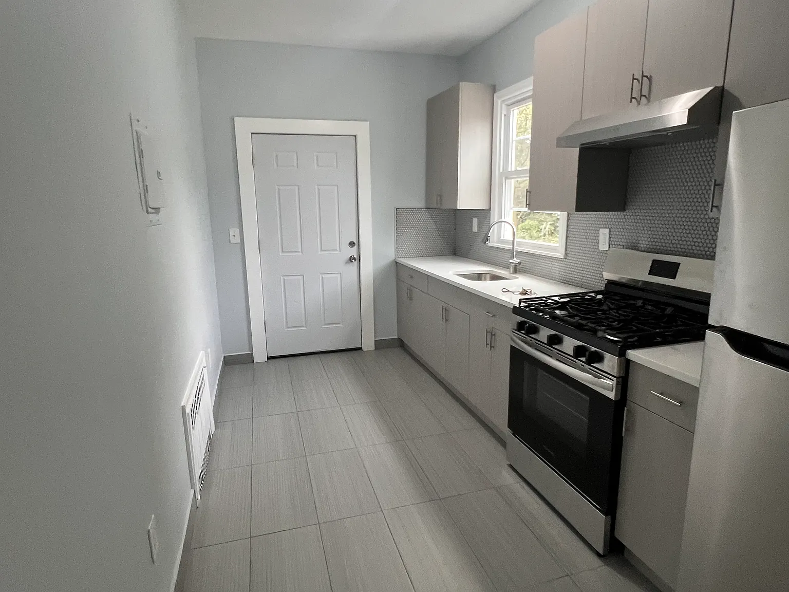 2 bed, $2,000 — Photo 2