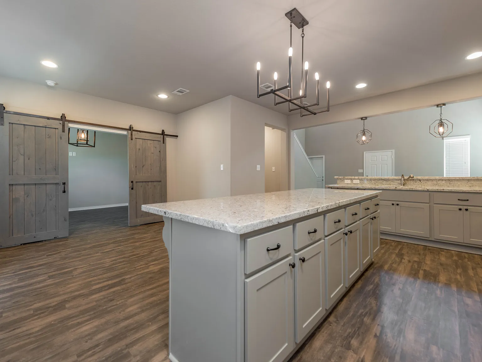 5 bed, 5.5 bath, 2159 sqft, $3,600 — Photo 3