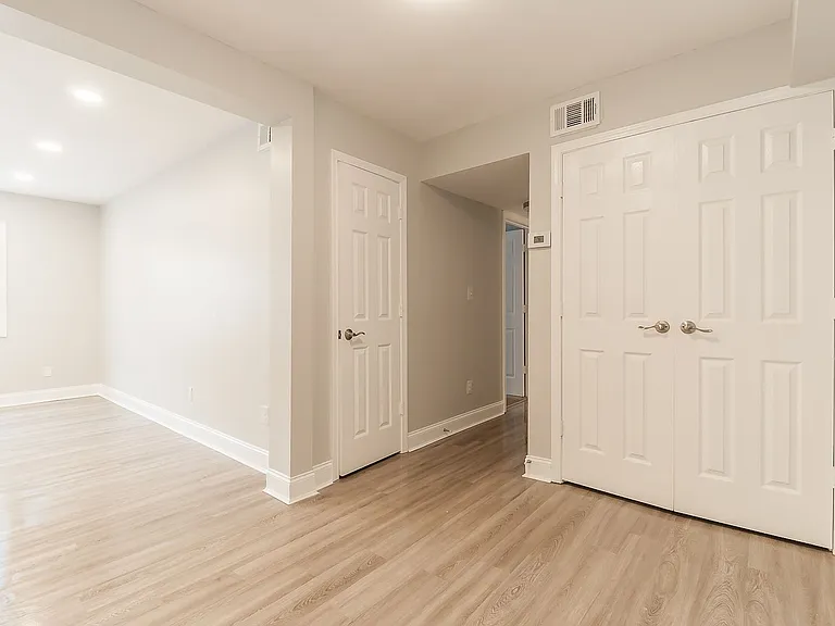 Crystal Heights Apartments — Photo 38