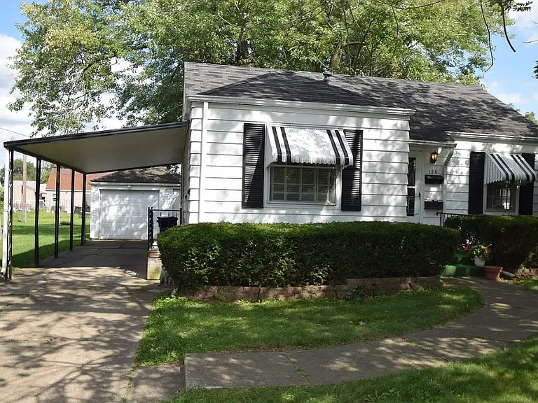 126 Minnesota St — Photo 1