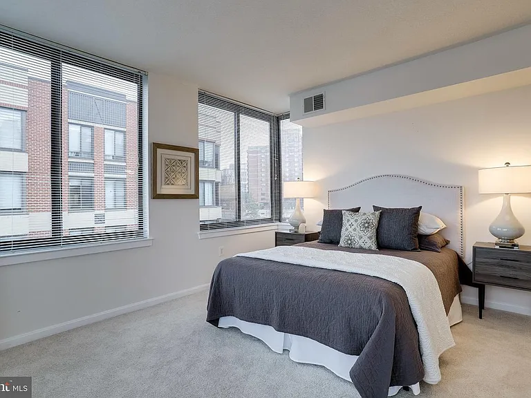 2220 Fairfax Dr #803 — Photo 31