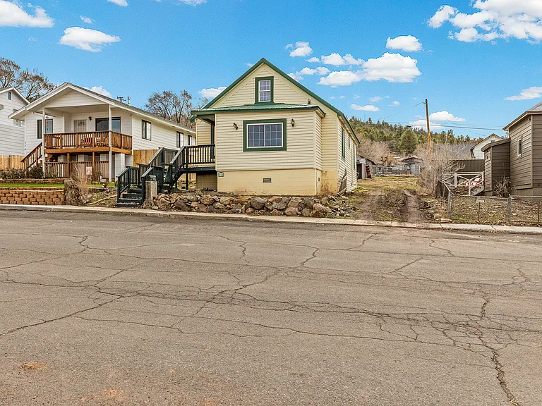 114 E Sherman Ave — Photo 4