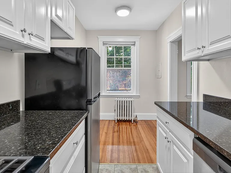 28 Langdon St #10 — Photo 2