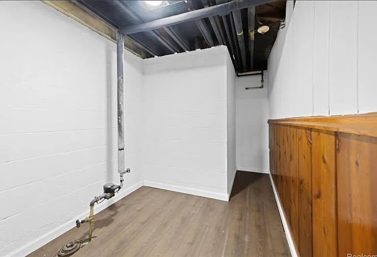 8060 Edward Ave — Photo 22