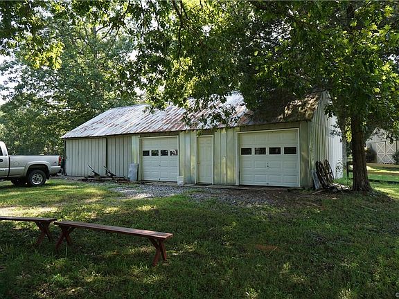 4th image of 3233 Rose Dr