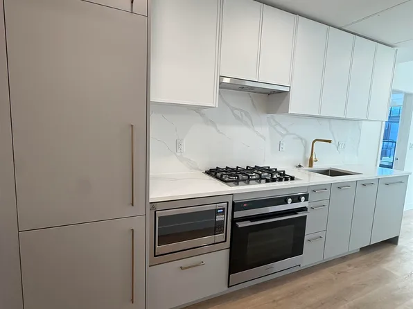 600 Rochester Ave #309, Coquitlam, BC V3K 2X3