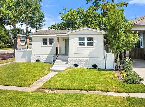 3rd image of 3133 41st St