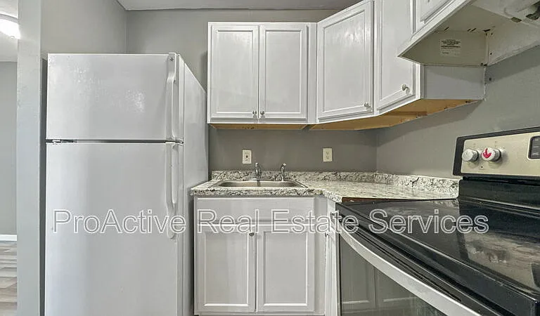 1100 Wilson Rd #7 — Photo 4