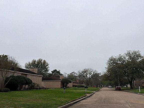 4th image of 14326 Overbrook Ln