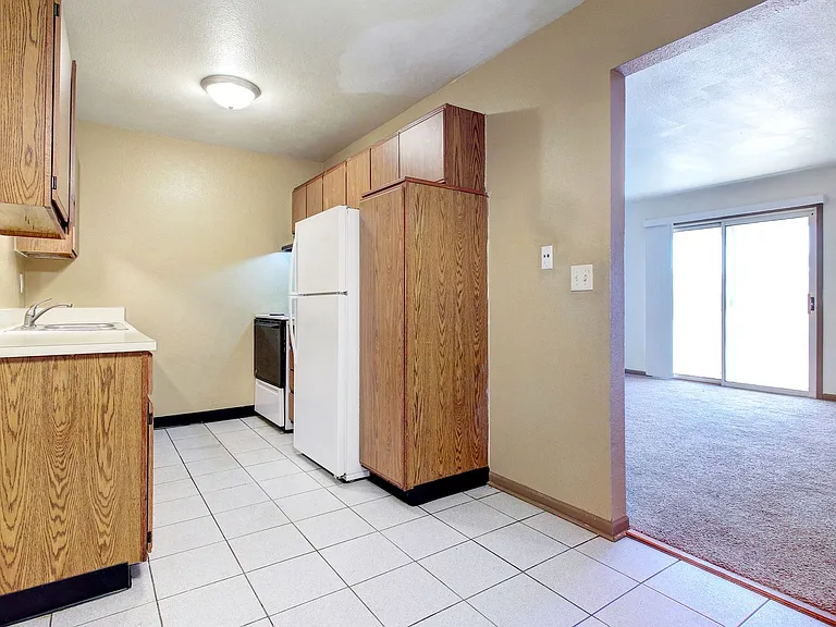 419 Stratford Way #6 — Photo 3