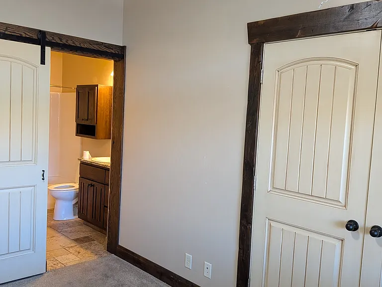 2990 E Riverside Dr — Photo 6