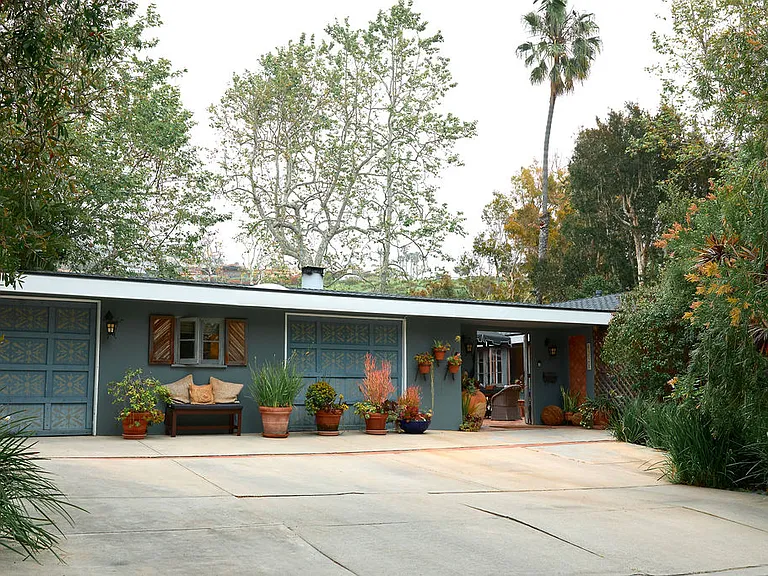 6328 Frondosa Dr — Photo 2