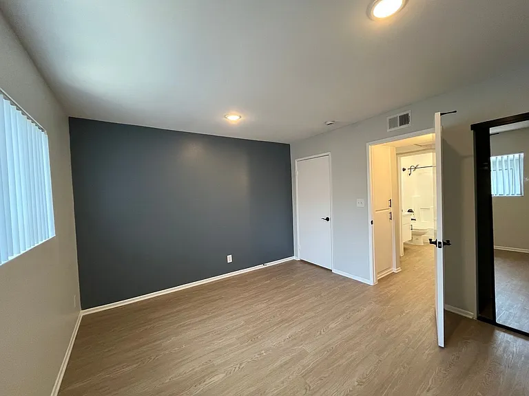 951 S. Oxford Ave. — Photo 110