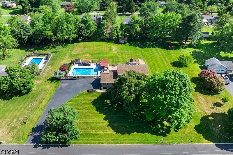 1st image of 8 Garrett Dr