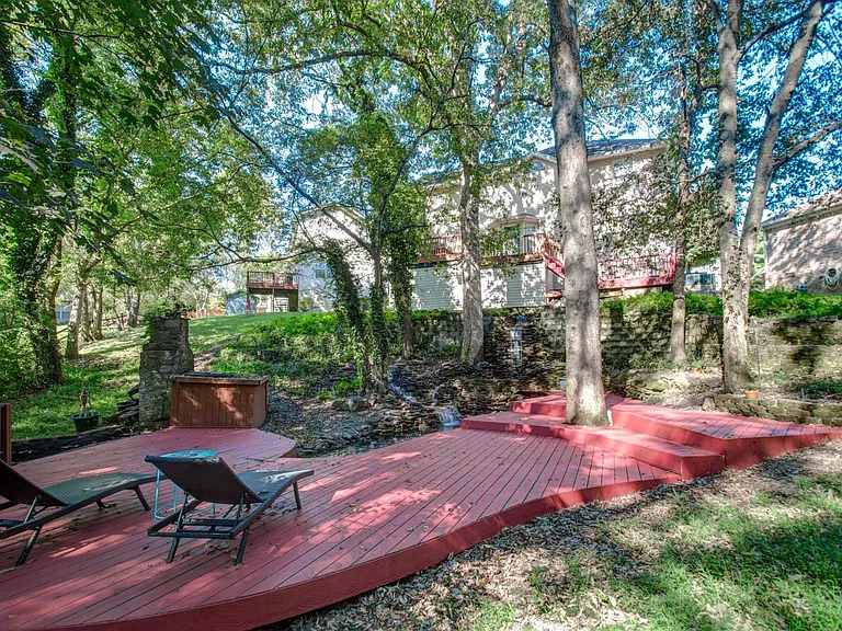 1036 Tonyawood Dr — Photo 7